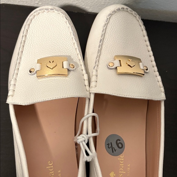NEW Kate Spade Sz 9.5B Ivory Leather Loafers With Gold Logo - Picture 5 of 8